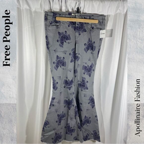 We The Free Mid-Rise Super Flare Bell Bottom Denim Jeans Size 31 NWT RARE - Picture 8 of 9
